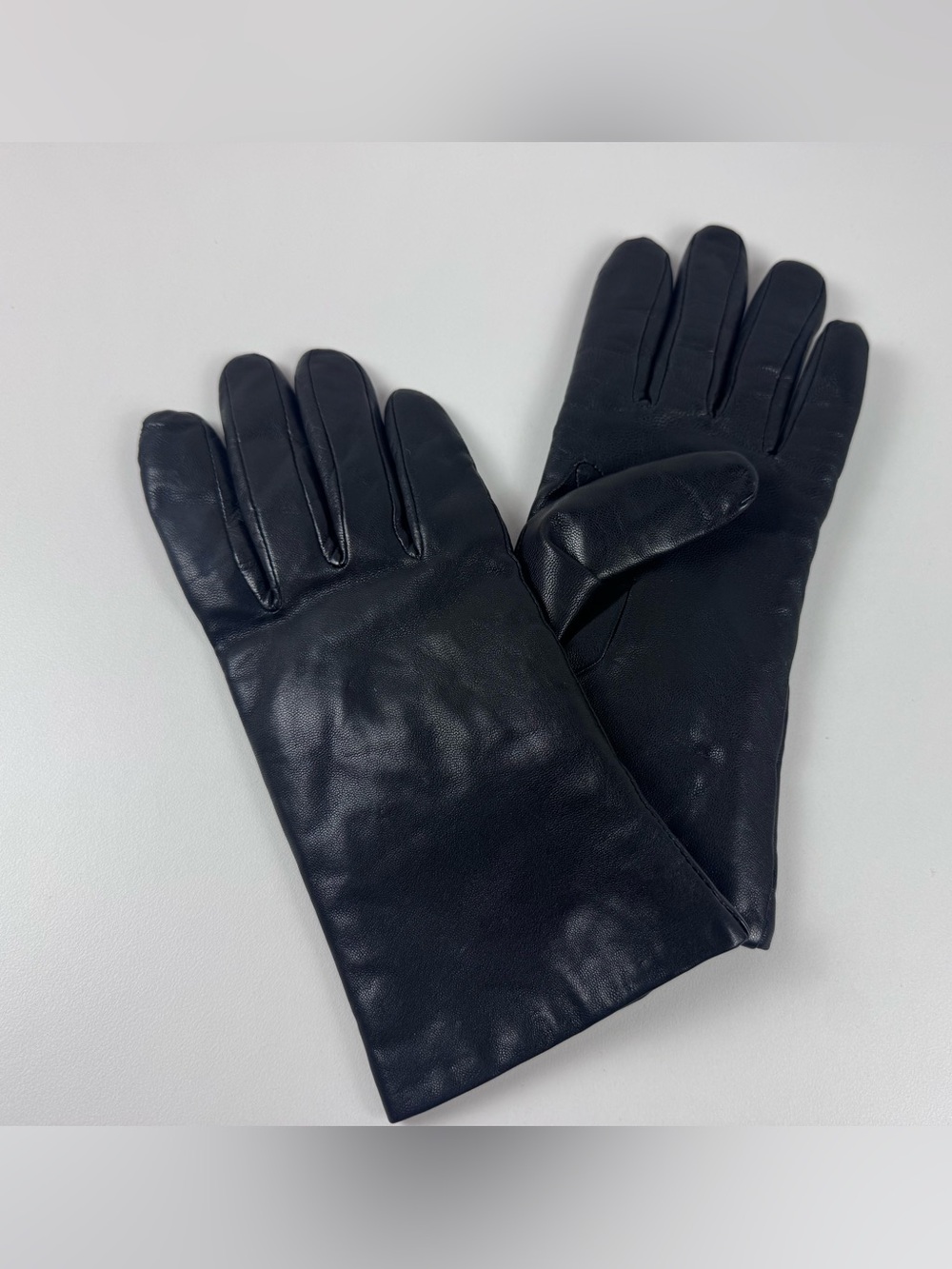 Isotoner Womens Classic Black Leather Gloves Thinsulate lining size 7.5 - Picture 4 of 8
